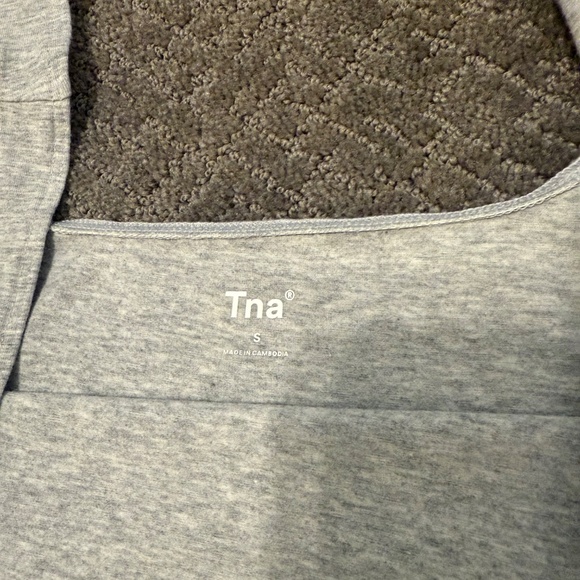 Aritzia TNA Laguna Tank - Picture 8 of 16